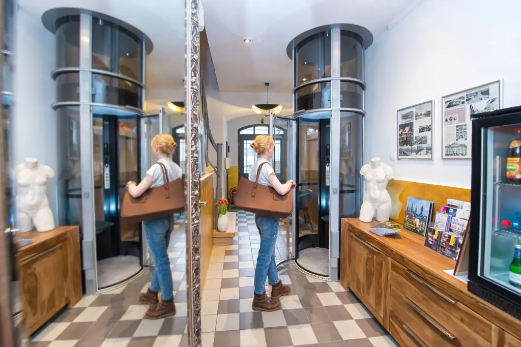 Vacuum lift at Hotel wohnbar