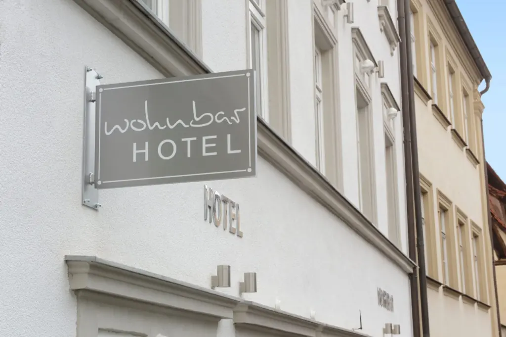 wohnbar hotel sign on the facade in Stangsstraße