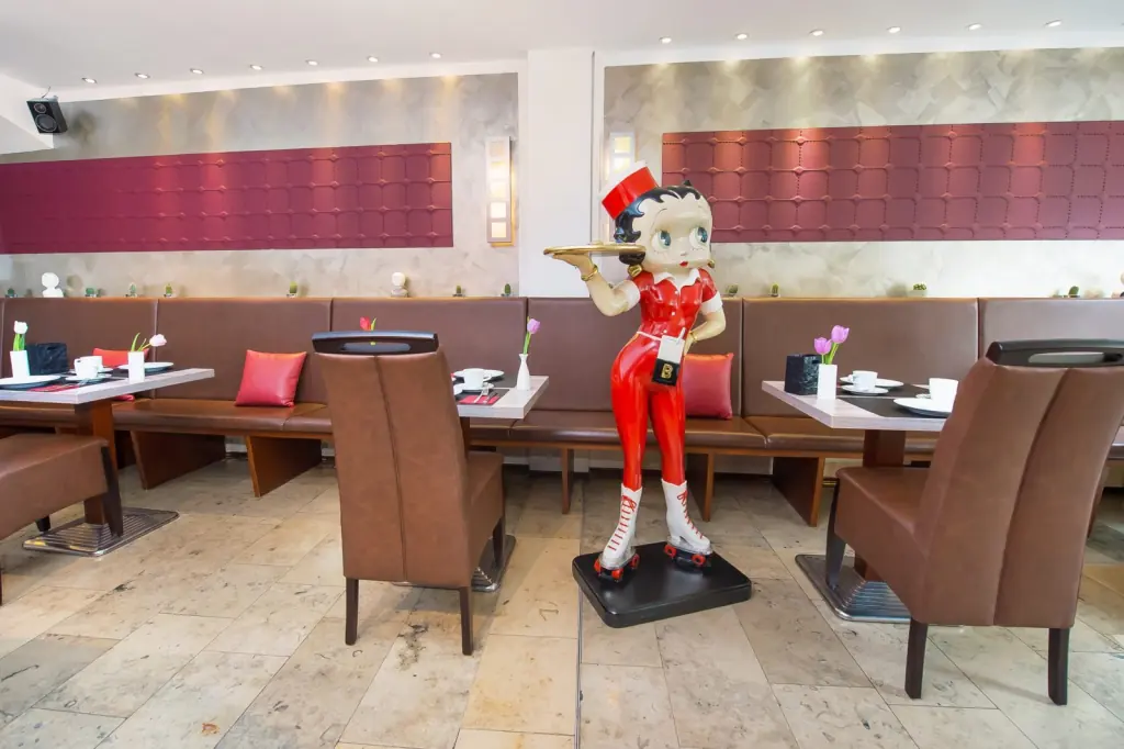 Breakfast room with Betty Boop figure