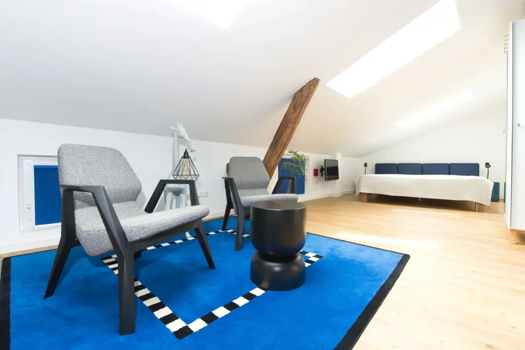 Seating area in the blue room