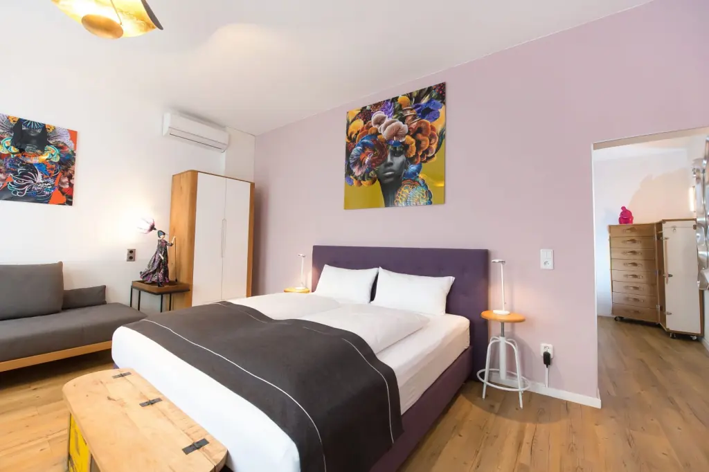 Comfort room in violet